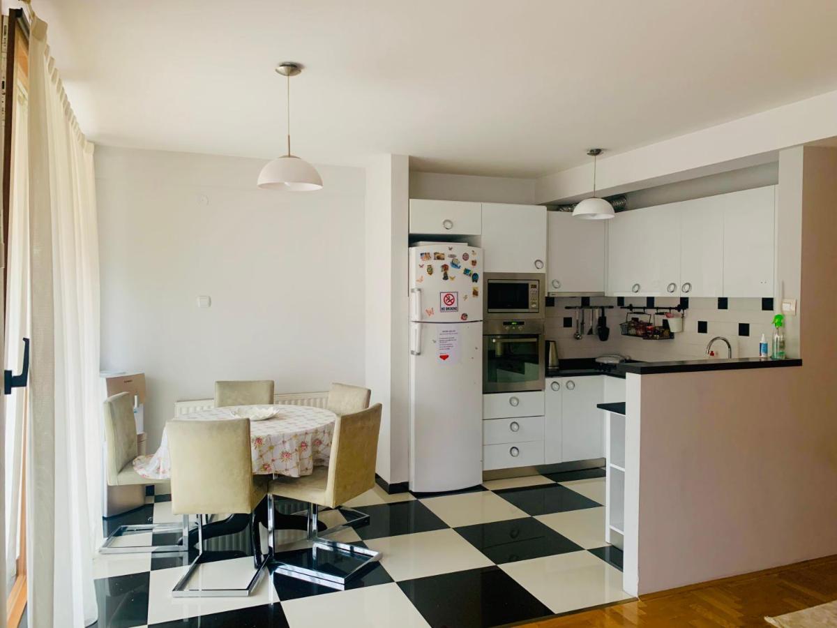 Cozy City Center Apartment Prizren Esterno foto